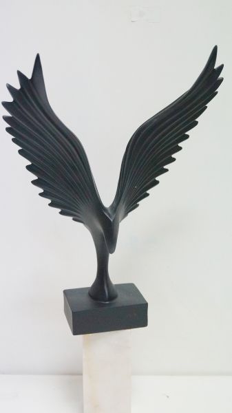 Статуетка черен орел 