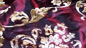 Тишлайфер сатен бордо с орнаменти дълъг 