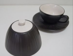 Чаша с чинийка черно/бяло