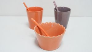 Керамична чашка лилава с лъжичка