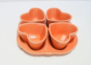 Керамични купички -сърца с подложка оранжеви