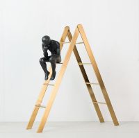 Статуетка "Мъж на стълба"
