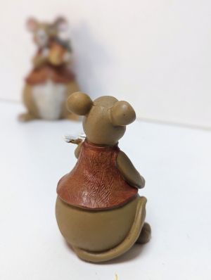 Фигура мишка с жълъд