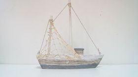 Дървено корабче рибарско-голямо